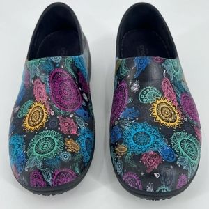 Crocs Neria Pro ll Graphic Clogs Nursing Mandala design